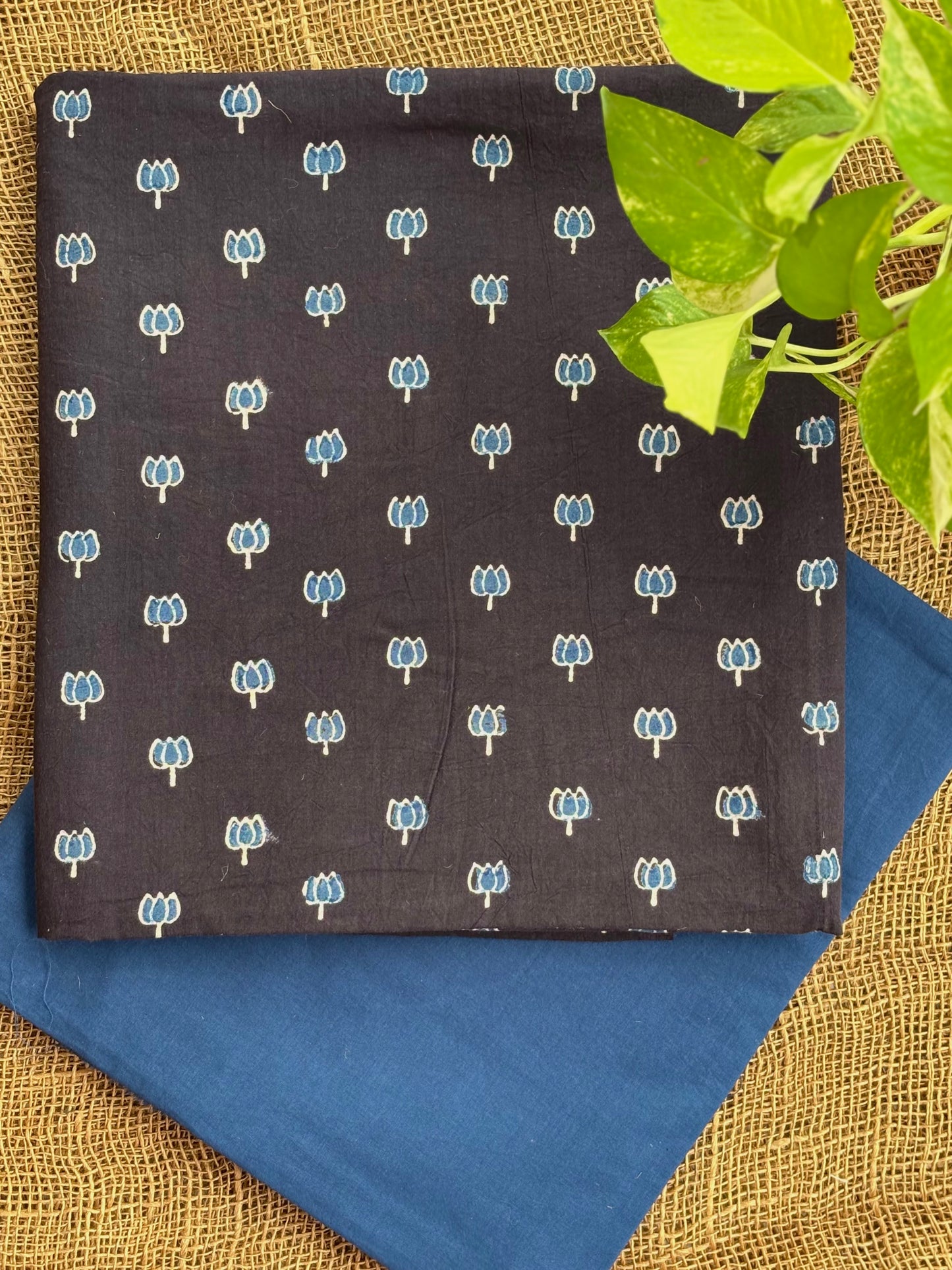 Black-blue lotus set