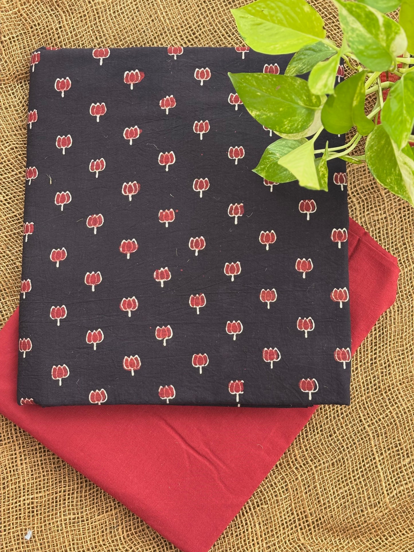 Brown-madder lotus set