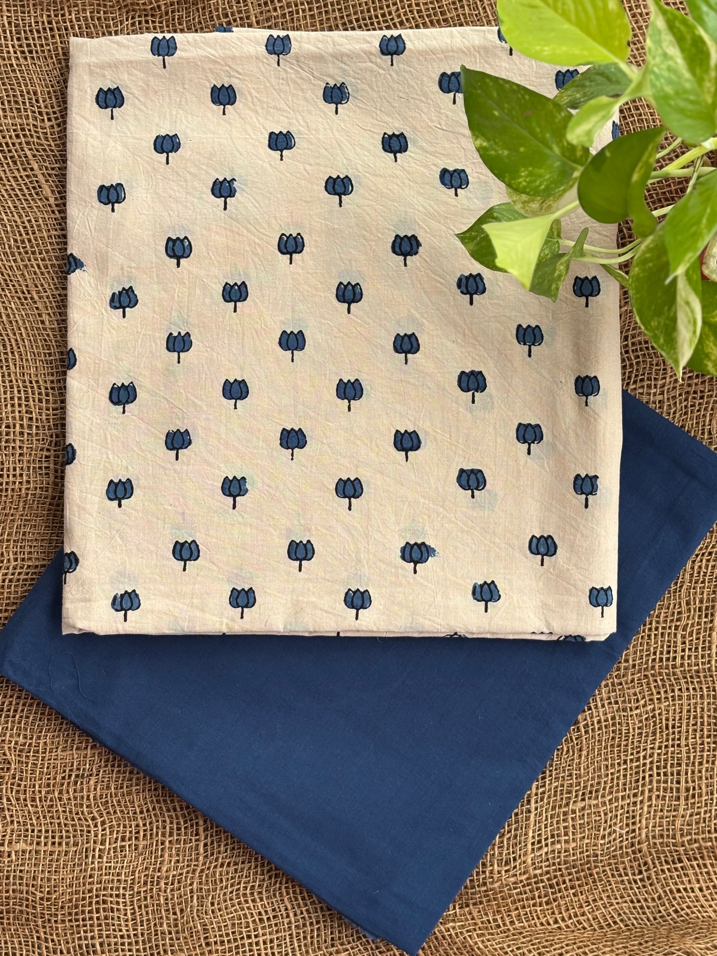 Ivory-blue lotus set