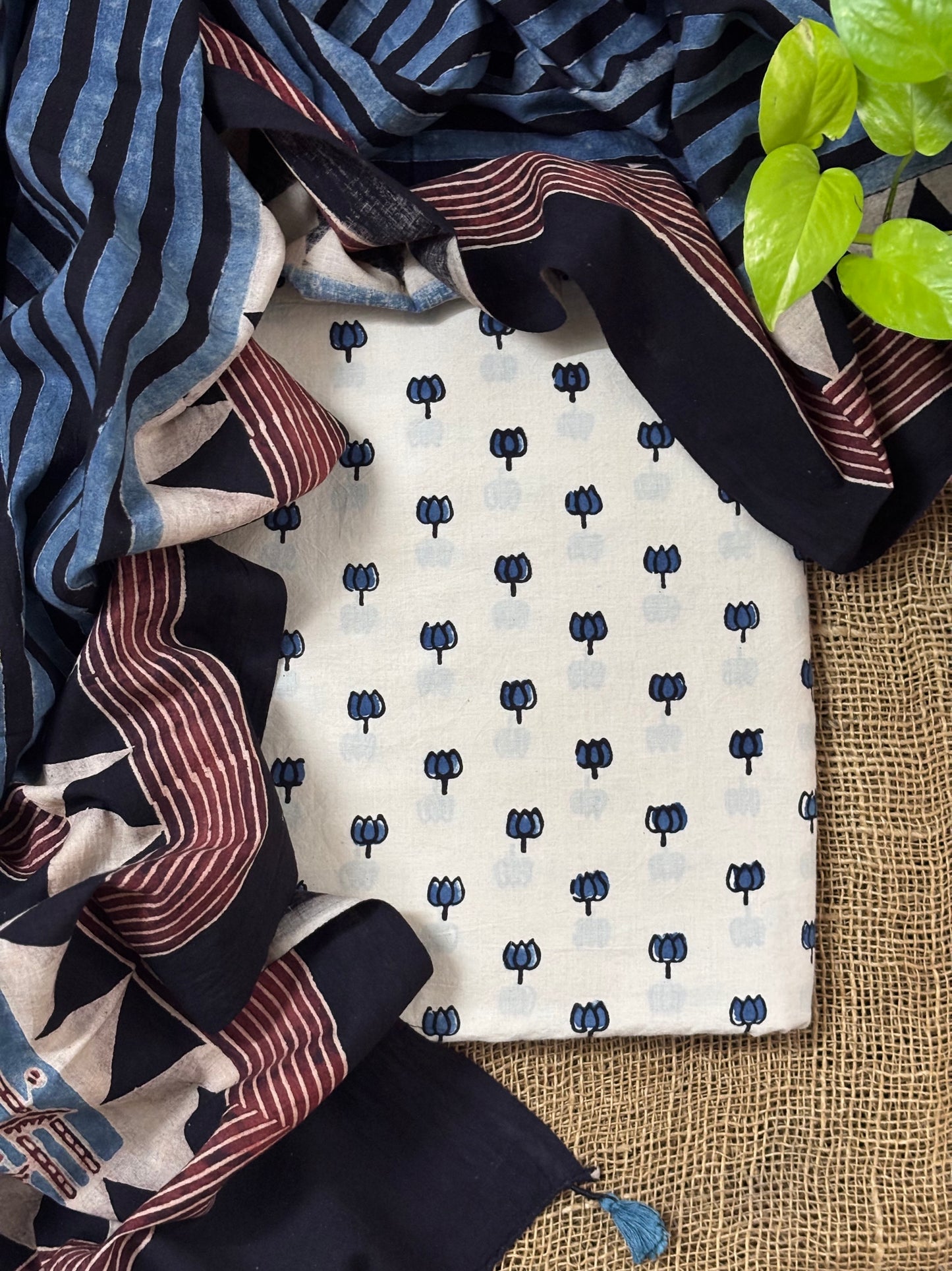 Ivory -blue lotus set