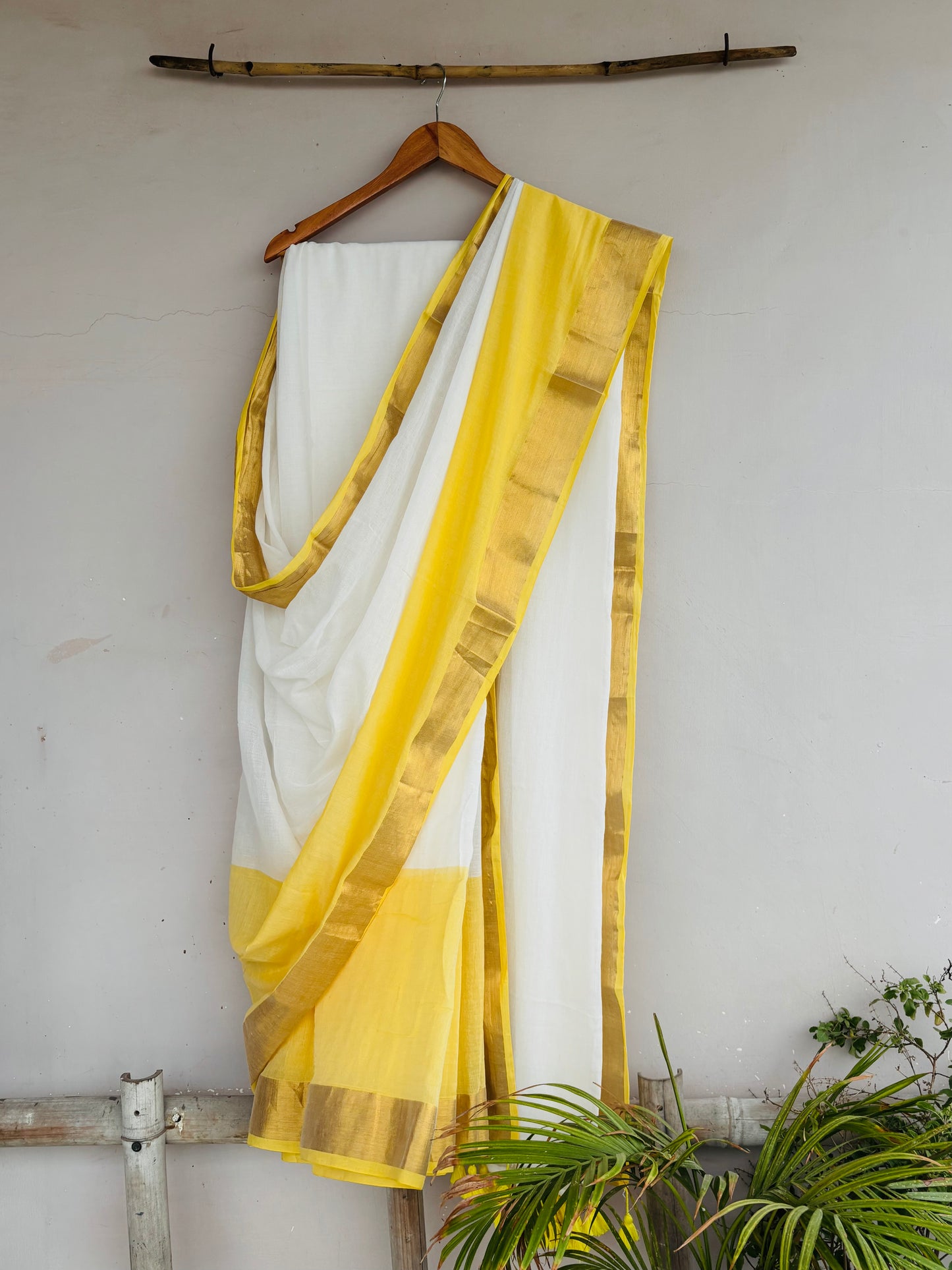 Dual tone yellow-white Mul saree.
