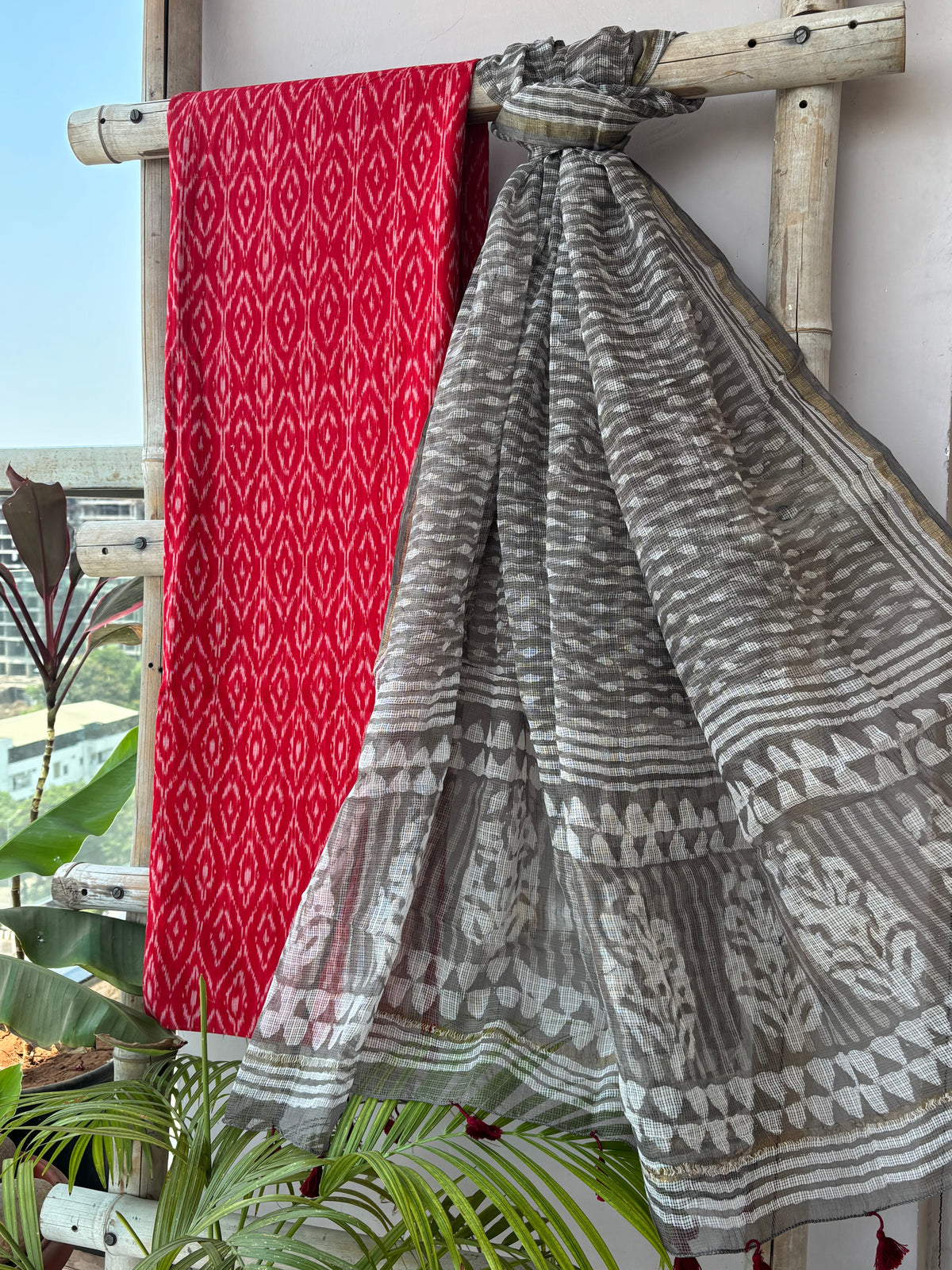 Red ikat set