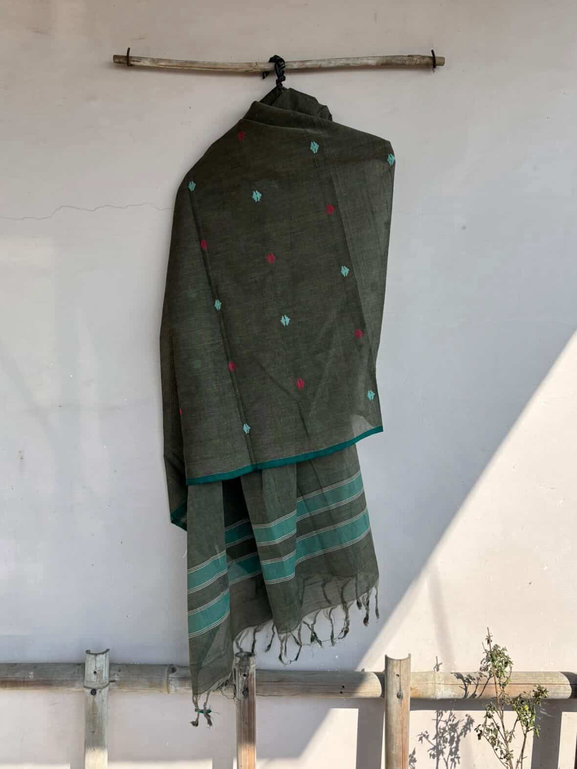 Olive Khadi jamdani dupatta